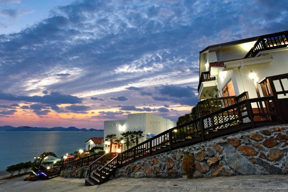 Namhae Bluemare Pension Kültér fotó