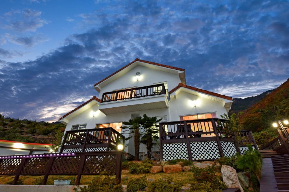 Namhae Bluemare Pension Kültér fotó